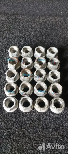 Гайка колесная Tesla Model 3 2022