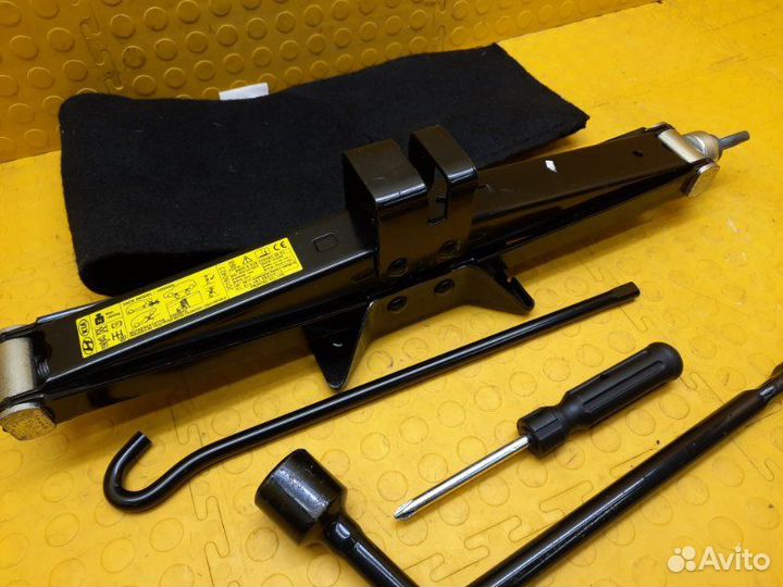 Б/У домкрат В хорошем состоянии, оригиналnnУ нас