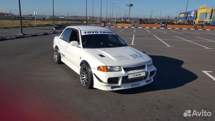Mitsubishi Lancer 1.2 МТ, 1990, битый, 200 000 км