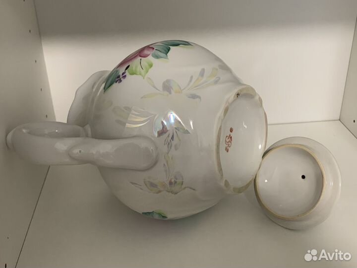 Фарфоровый чайник