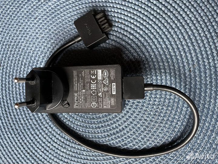 Зарядное устройство для квадрокоптера Parrot
