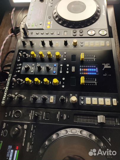 Native instruments traktor Z2