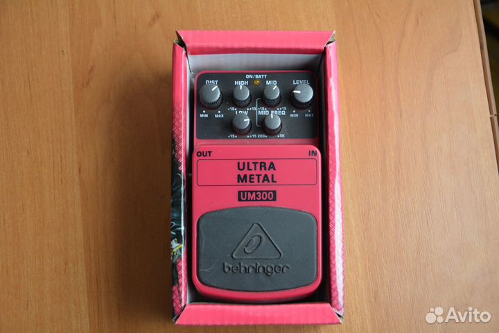 Педаль эффектов Behringer UM300