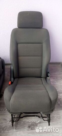 Дополнительное сидение в автомобиль