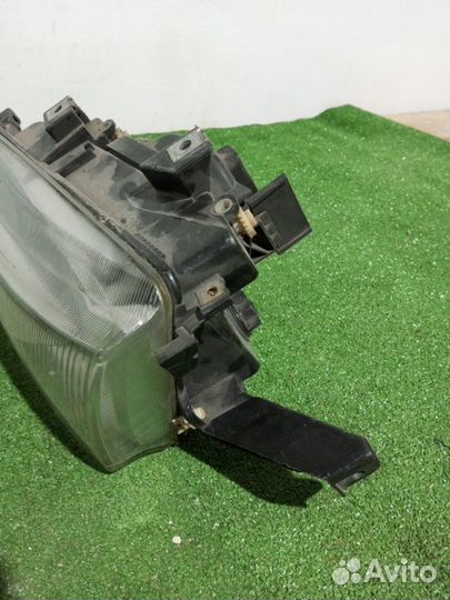 Фара галогеновая правая Honda Accord CC7