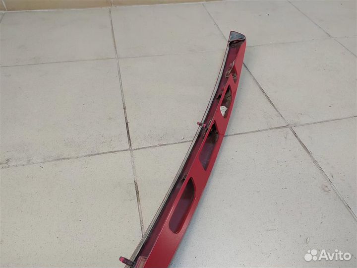 Молдинг крышки багажника Toyota Yaris P13 2015