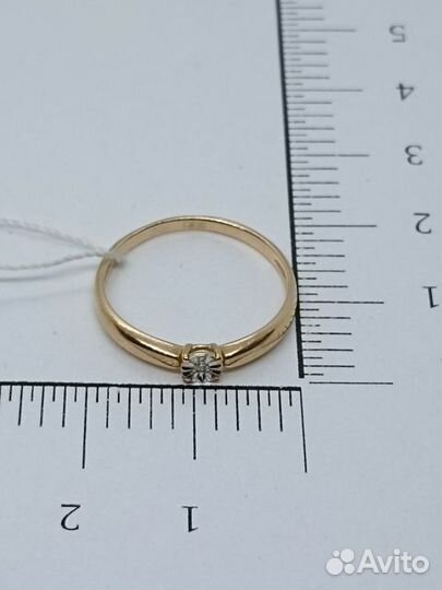 Кольцо с природным камнем Золото