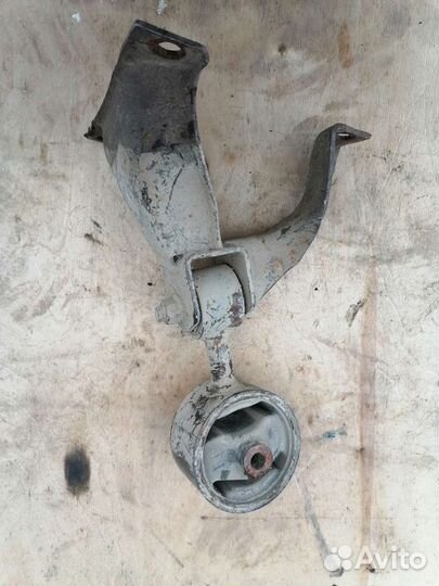 Опора двигателя Mitsubisi Outlander 1