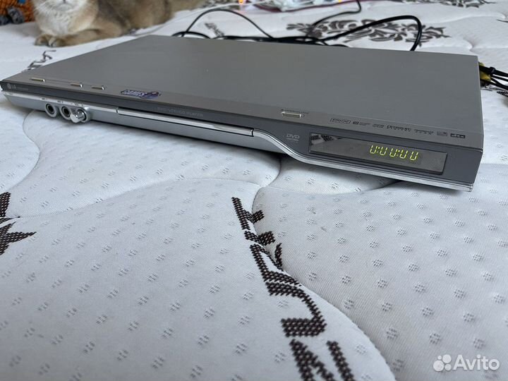 DVD плеер lg dgk588xb