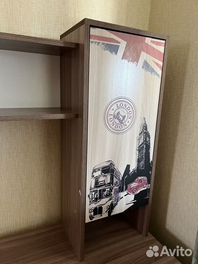 Ученический стол и шкаф