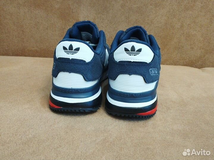 Кроссовки adidas ZX 750