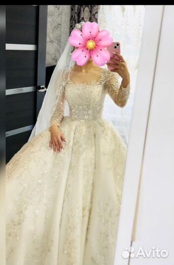 Свадебное платье очень красивая вся ручная работа