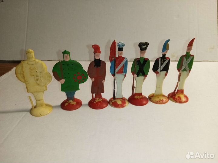 Игрушки СССР. Солдатики. Колкий пластик