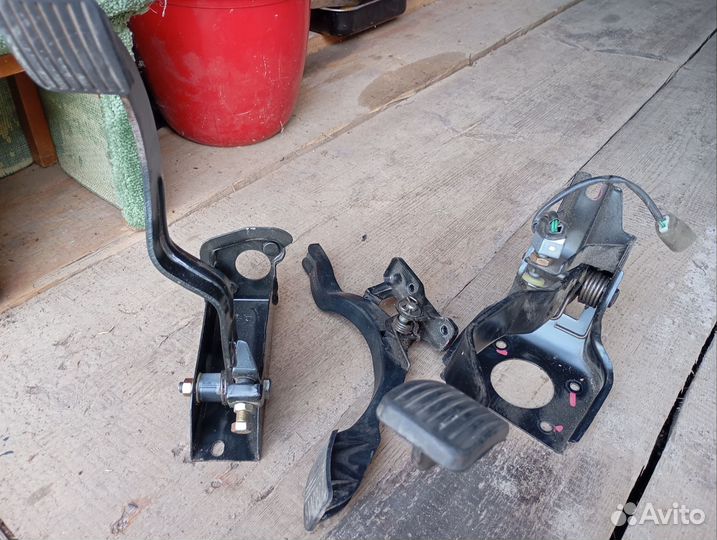 Комплект педалей на хенде акцент