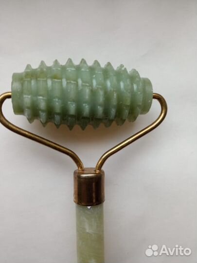 Нефритовый двусторонний массажер для лица и шеи