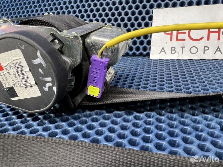 Ремень безопасности с пиропатроном Volkswagen Tou