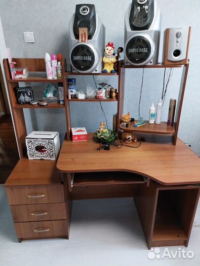 Продам компьютерный стол