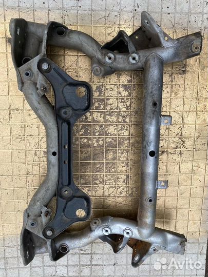 Передний подрамник mercedes W212 W218