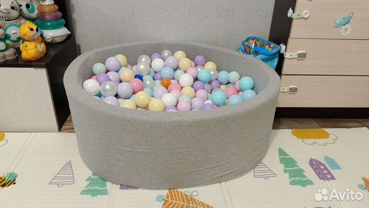 Сухой бассейн с шариками