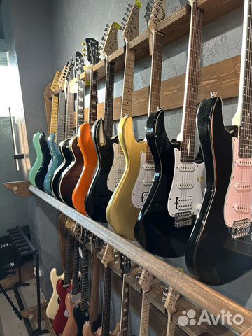 Электрогитары в ассортименте
