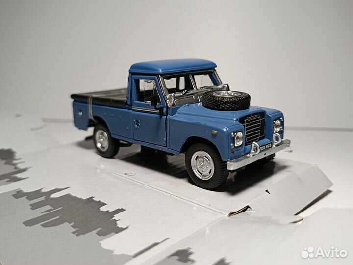 Модель 1/43 Land Rover 109 Pickup синий Cararama