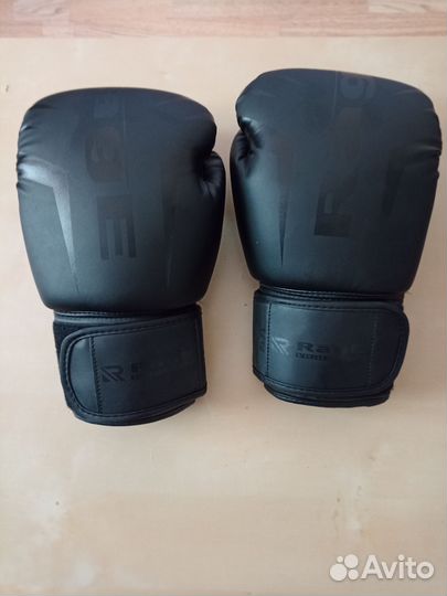 Боксерские перчатки 10-12 унций