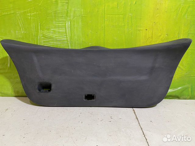 Обшивка крышки багажника Toyota Yaris 6775052070