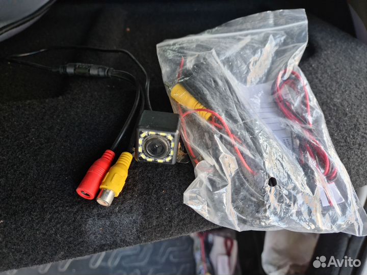 Камера заднего вида универсальная