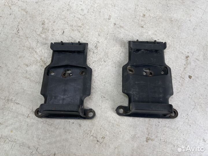 Кронштейн заднего бампера для Volkswagen Golf 2