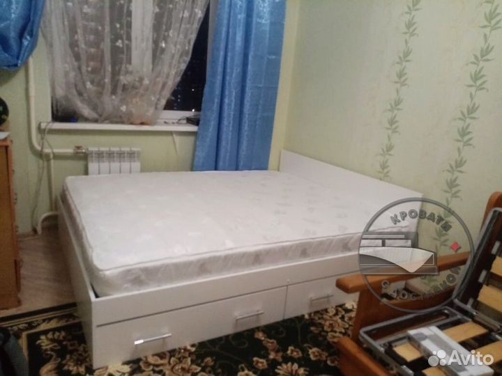 Кровать