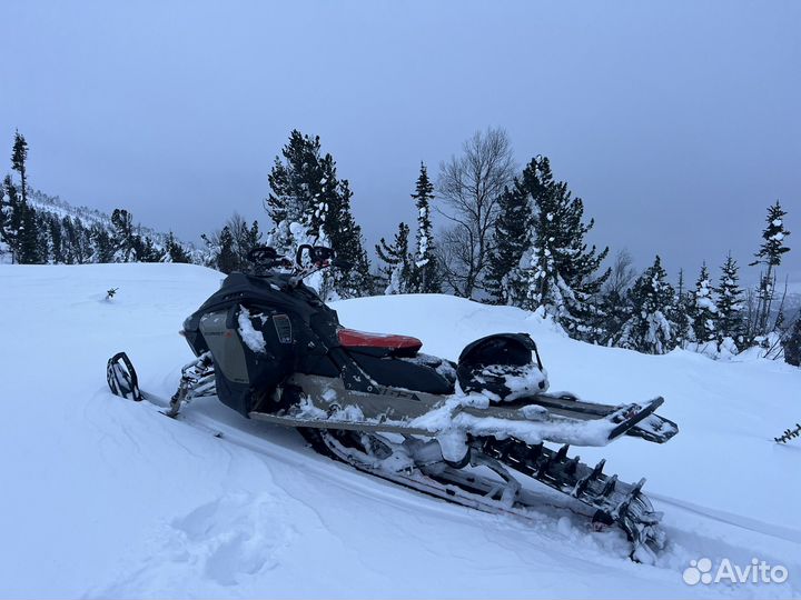 Продам достойный снегоход BRP Summit turbo