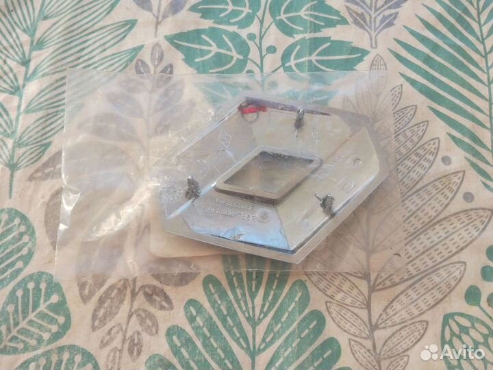 908894785r эмблема на крышку багажника рено