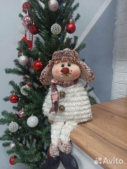 Новогодние игрушки под елку