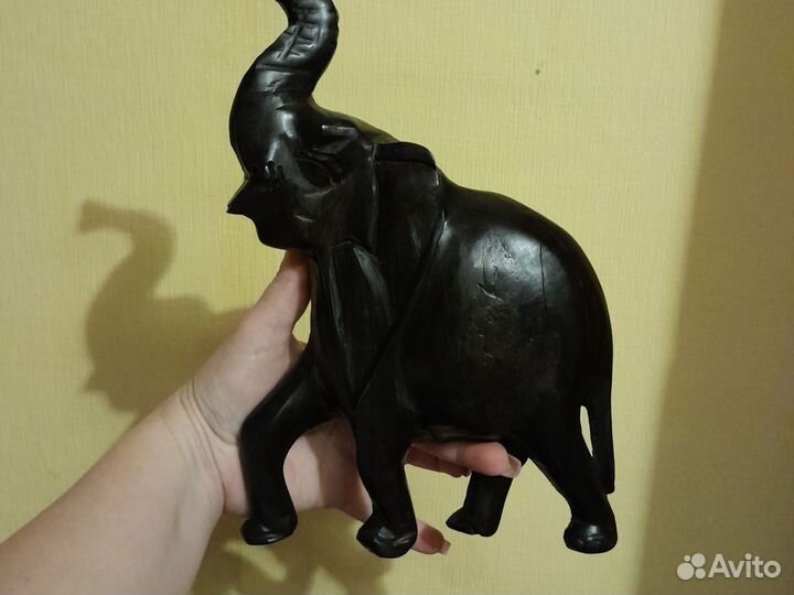 Статуэтка слон из чёрного дерева