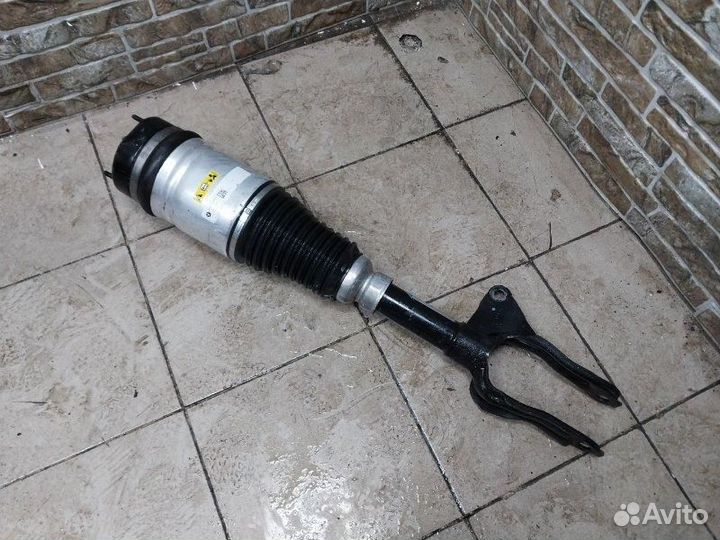 Амортизатор передний левый Jeep Grand Cherokee