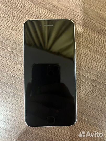 iPhone SE, 64 ГБ