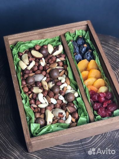 Бокс с сухофруктами и орехами