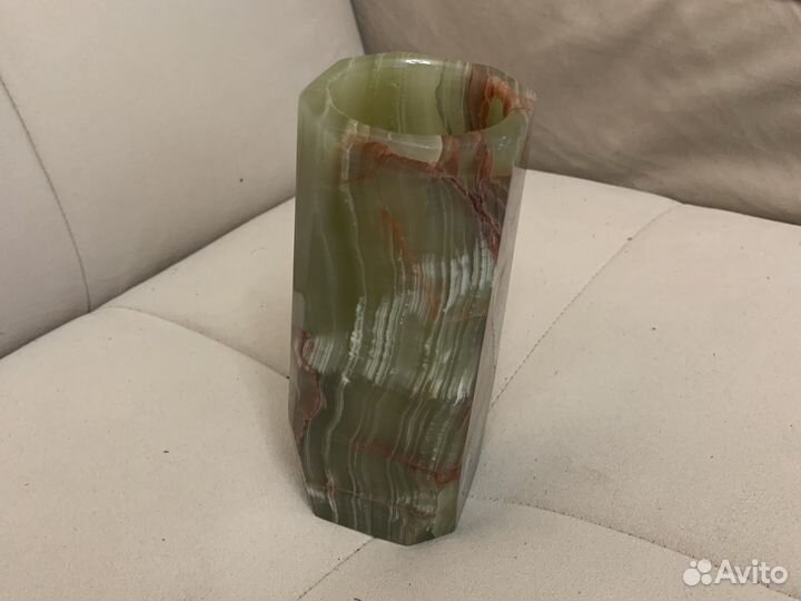 Ваза из оникса