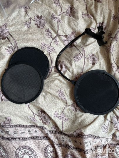 AKG P220 + экран + стойка + фильтры