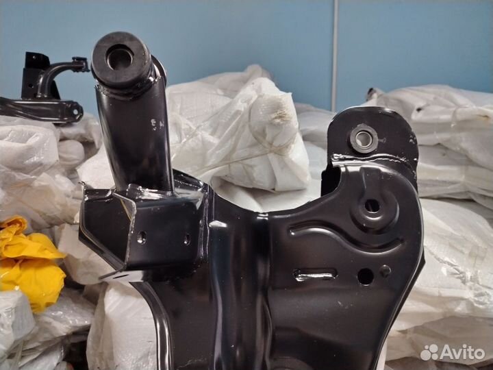 Передний подрамник Hyundai Getz