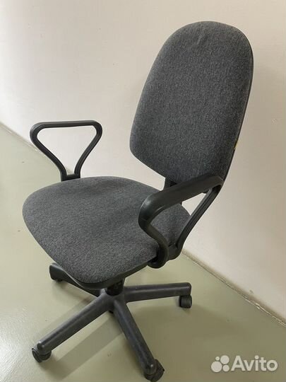 Офисное кресло