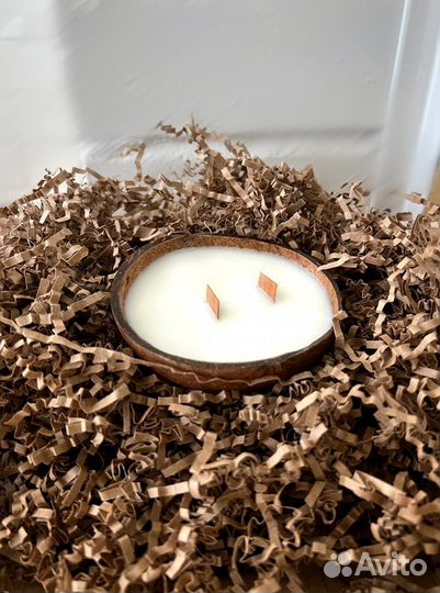 Ароматическая свеча в кокосе