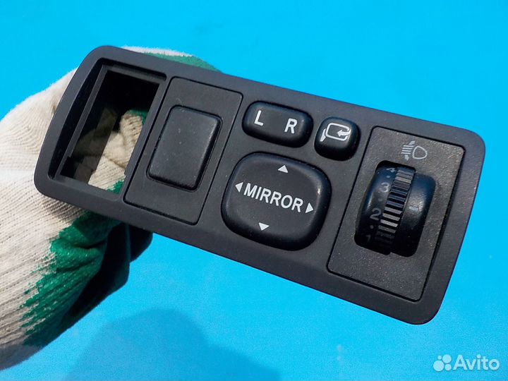 Переключатель регулировки зеркал toyota Avensis (T