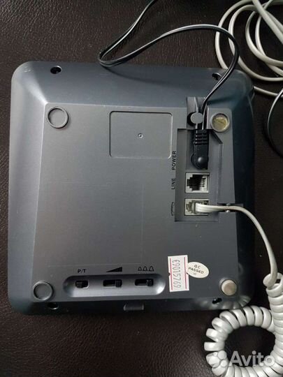 Радиотелефон (база +трубка)