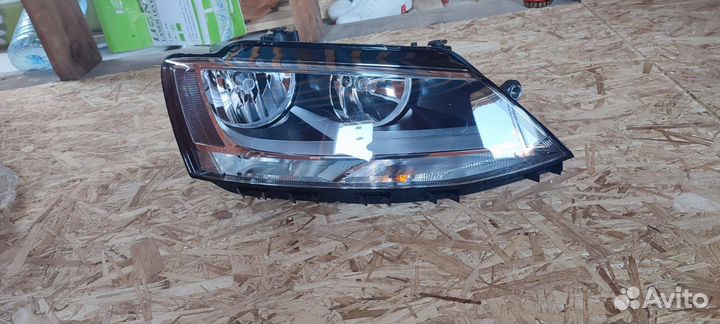 Продаю фары новые на фольцваген жетта 6 рейсталинг