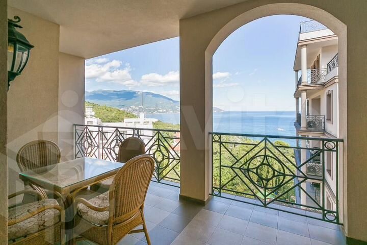 3-к. апартаменты, 132 м², 7/8 эт.