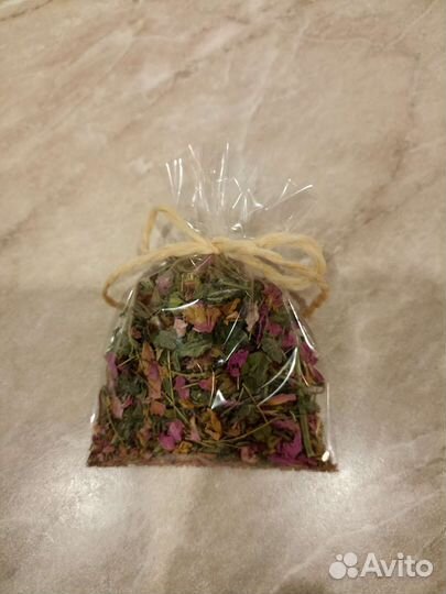 Травяной сбор: мята, клубника, роза, чабрец