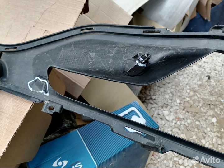 Решетка радиатора нижняя kia sportage 86561-3u000