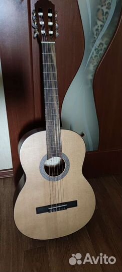 Отличная классическая гитара Cort