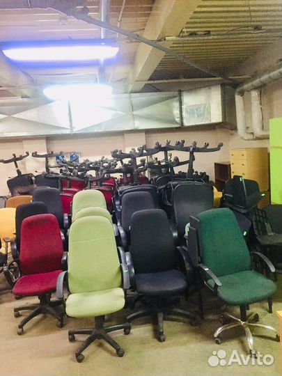 Кресло руководителя б/у с высокой спинкой